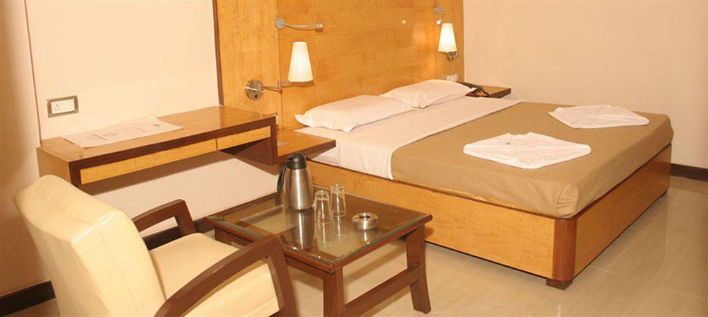 Hotel Kanishka Phg Bangalore Buitenkant foto