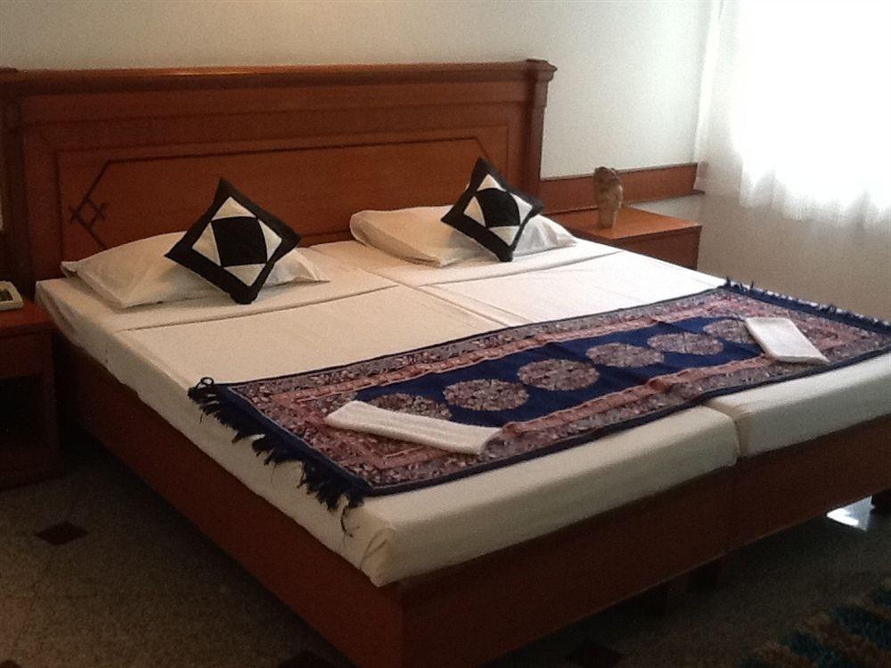 Hotel Kanishka Phg Bangalore Buitenkant foto