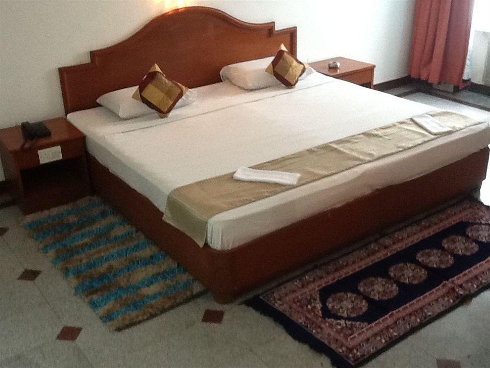 Hotel Kanishka Phg Bangalore Buitenkant foto
